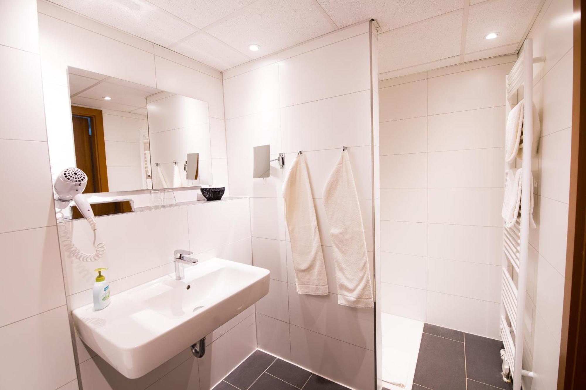Hotel Darstein Altrip Екстер'єр фото